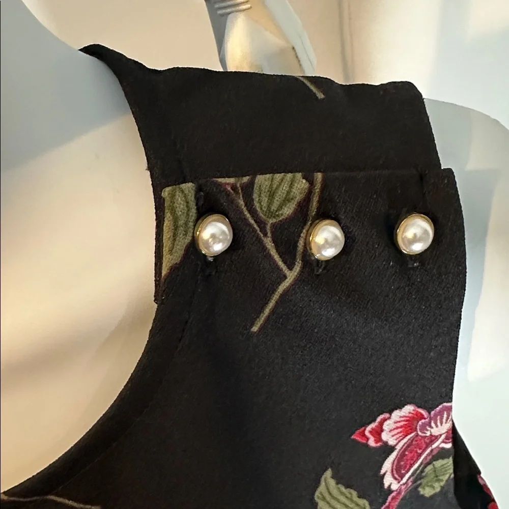 Large Ann Taylor Factory Black and Red Floral Blouse fitted waist pearl accents - Picture 3 of 8